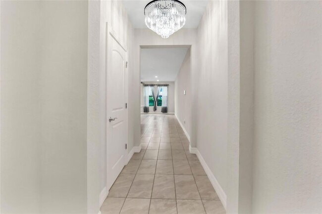 Building Photo - 4828 Chantilly Rd