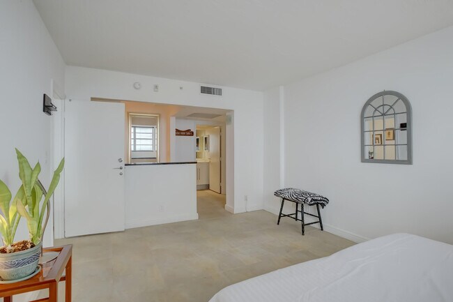 Building Photo - 3000 S Ocean Dr