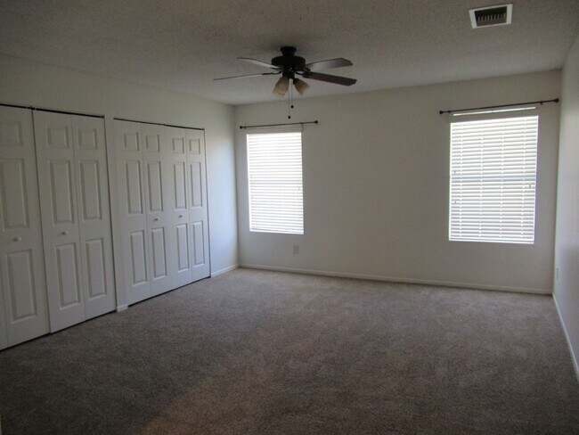 Building Photo - Nice 4 Bedroom + Den Home With Pool In Sou...