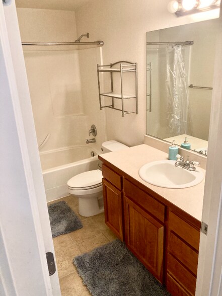 Building Photo - 312 G St NE