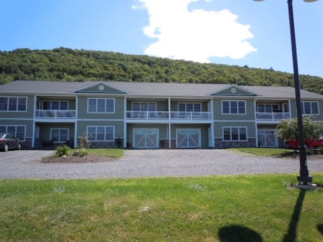 Building Photo - Donat's Brow