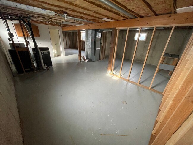 Building Photo - Beautiful Three Bedroom; West Jordan, 1,20...