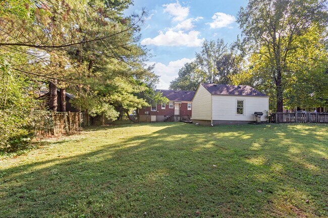 Building Photo - Cozy 3BD/2BA in the heart of Green Hills/L...