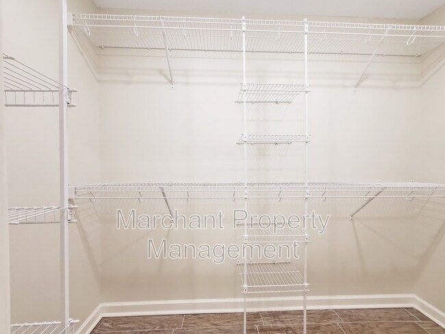 Building Photo - 117 Charmar Way