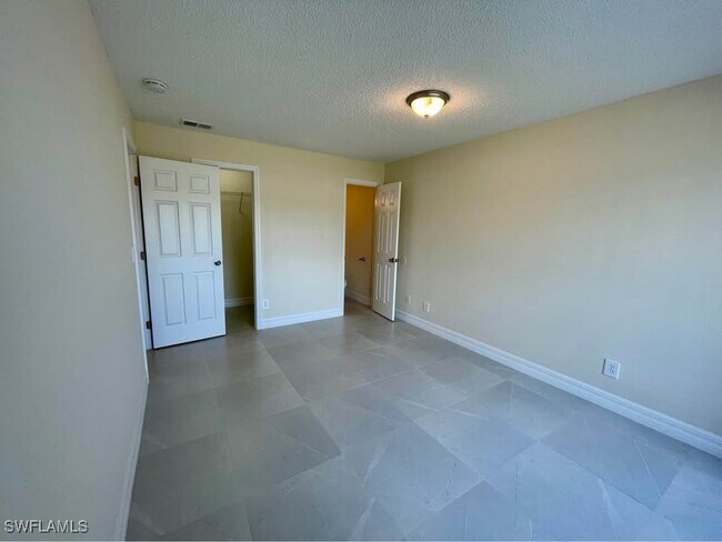 Building Photo - 4052 Bayshore Dr