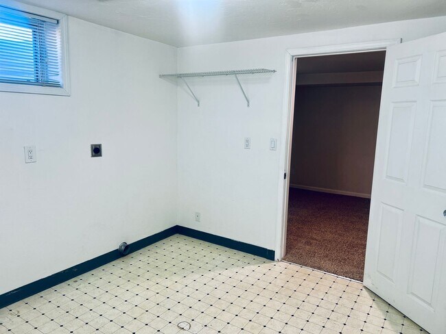 Building Photo - Simpson310