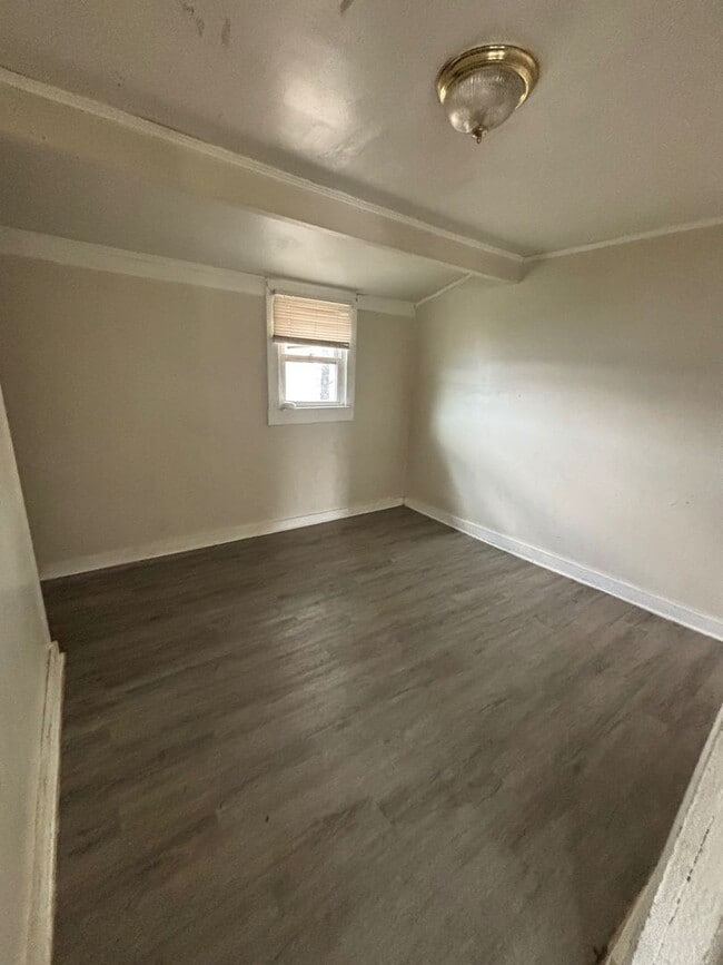 Building Photo - COMING SOON! Spacious 4-bedroom, 2-bathroom