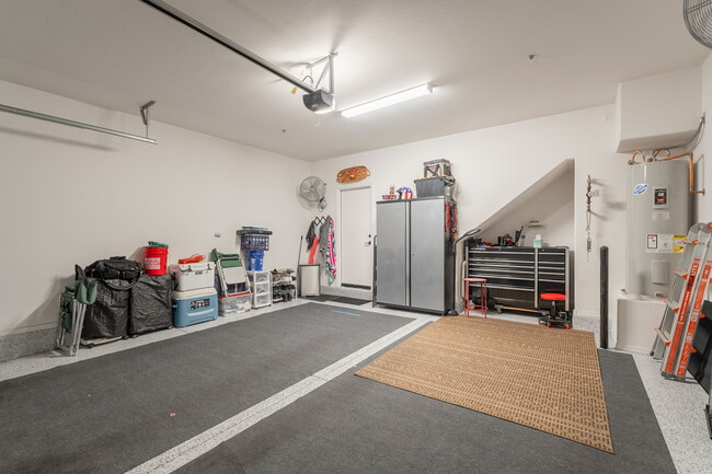 Building Photo - 2629 S Equestrian Dr