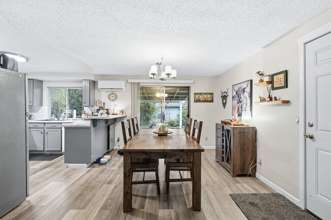 Building Photo - 3111 NE 51st St