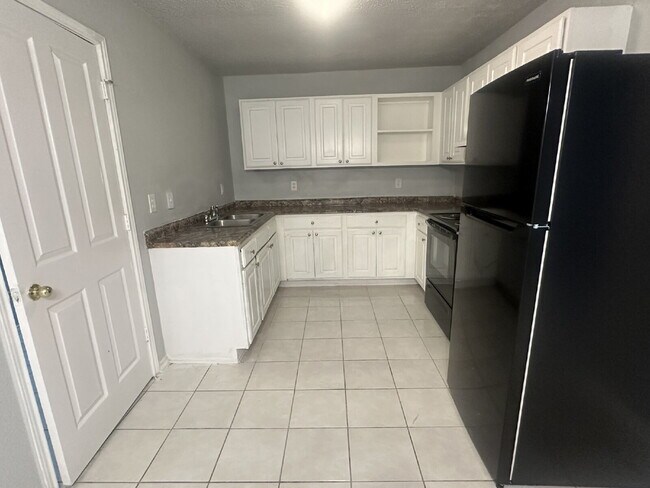 Building Photo - 1311 Hortencia Ave