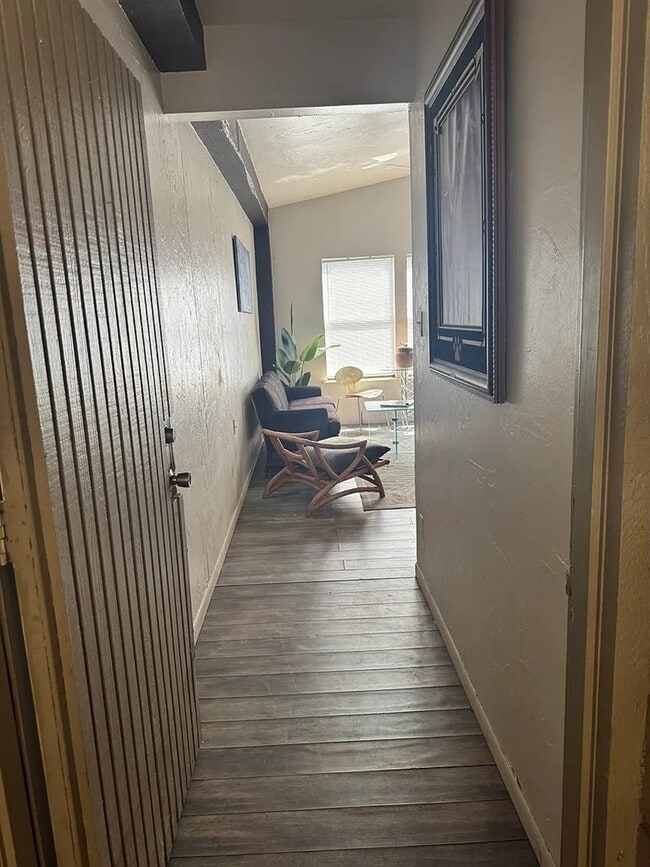 Building Photo - 302 Riverhill Blvd