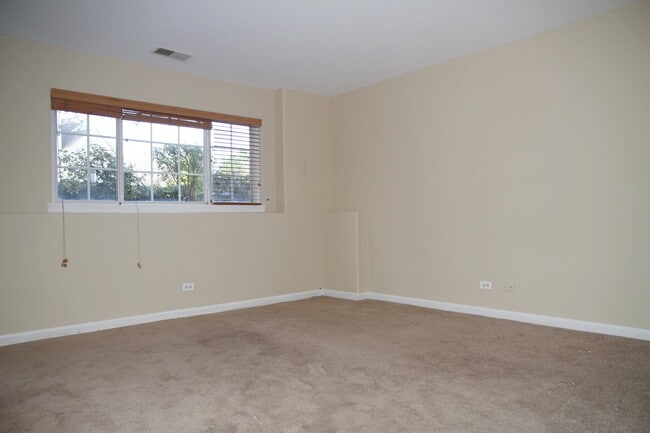 Building Photo - 2226 Daybreak Dr