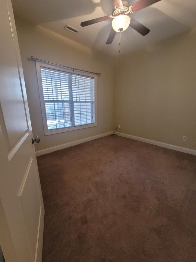 Building Photo - This 3 bedroom 2.5 bath brick townhouse with one car garage is located in Westgate Shoreline subd...