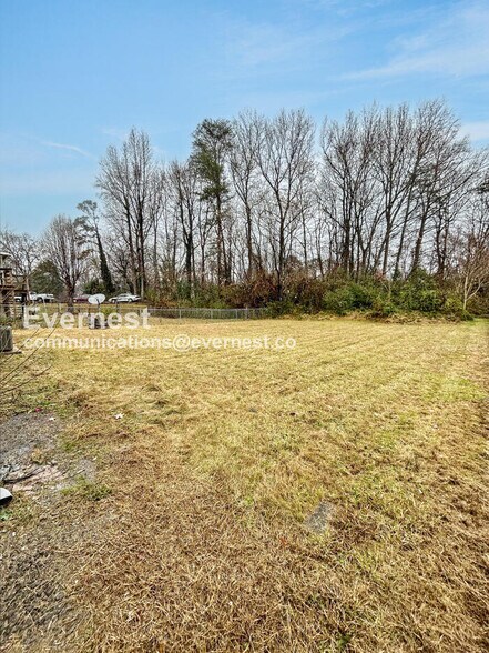 Building Photo - 1715 Longview Dr