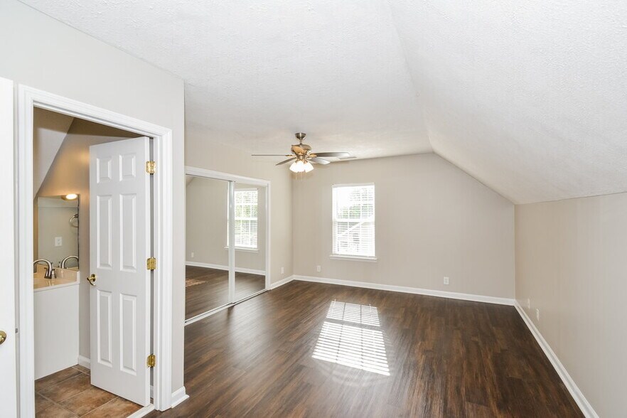 Building Photo - 2816 Islington Dr