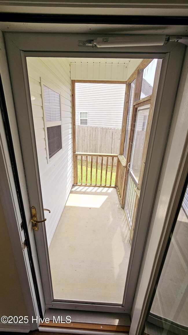 Building Photo - 714 Savannah Dr