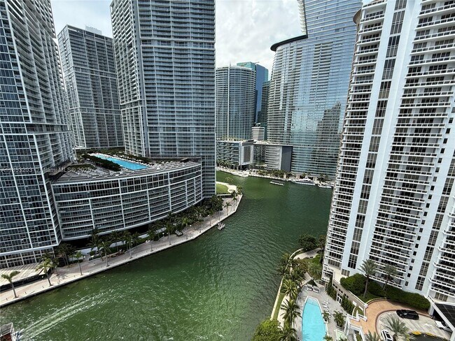 Building Photo - 801 Brickell Key Blvd