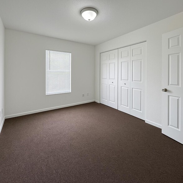 Building Photo - 13711 Yarmouth Ct