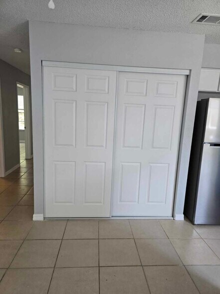 Building Photo - 3624 Meriden Ave