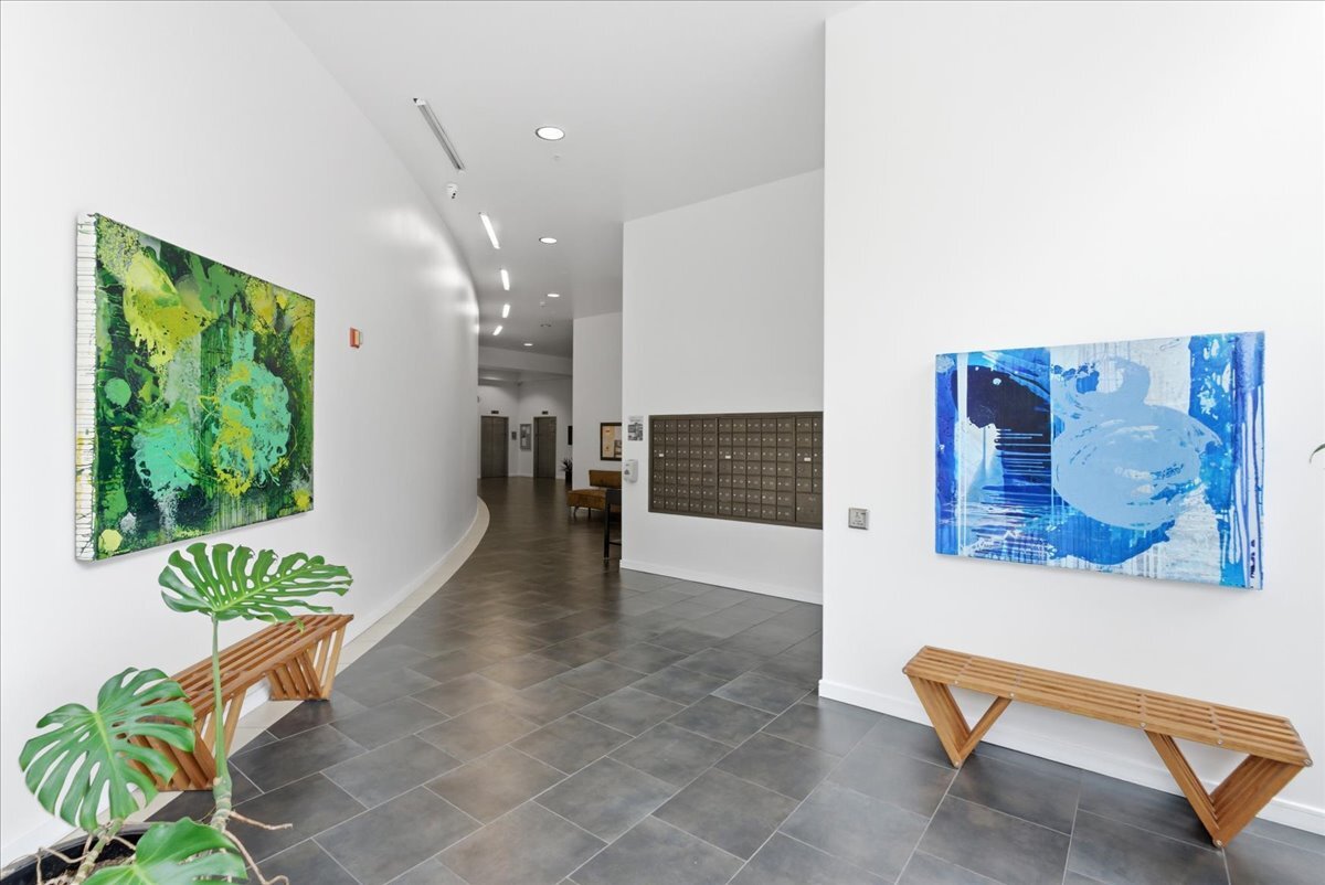 Building Photo - 350 W Ash St