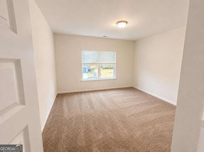 Building Photo - 3 Longbrooke Dr SE