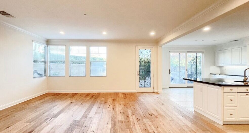 Building Photo - 148 Willowbend