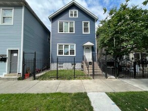 Building Photo - 4829 S Justine St