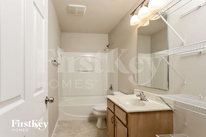 Building Photo - 517 Glengarry Ct