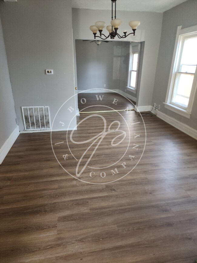 Building Photo - "Charming 4-Bedroom Home in South Toledo w...