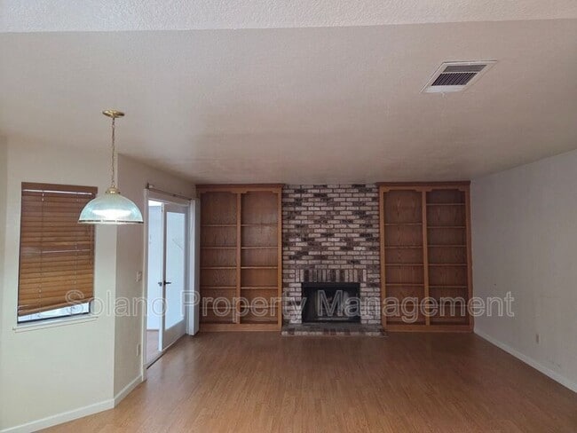 Building Photo - 1204 Shell Ct