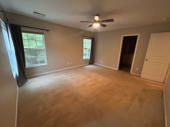 Building Photo - Amazing 3BR Townhome in The Pines at Charleston Park!