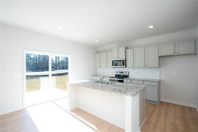 Building Photo - 242 Lookout Dr