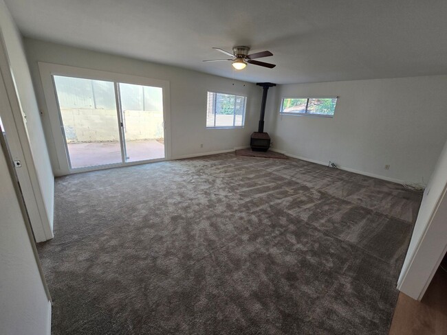 Building Photo - 4bd 2ba home in University City