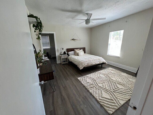 Building Photo - 615 Parkview Ave