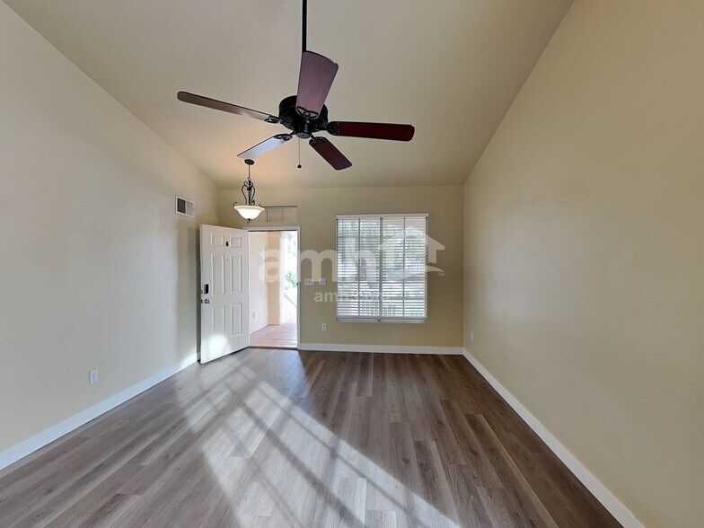 Building Photo - 9563 Lavarun Ct