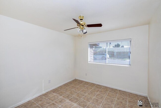 Building Photo - 1314 E 23rd Pl