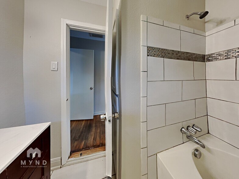 Building Photo - 4821 Edith St