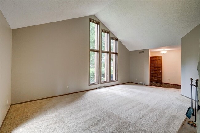 Building Photo - Parkwood Hills – Spacious 4 Bedroom, 3 Bat...