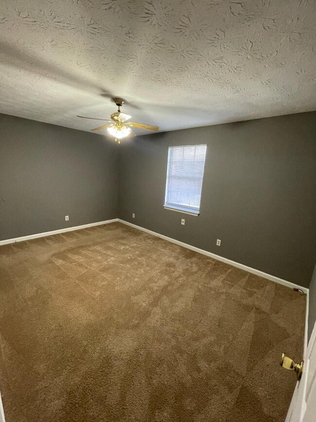 Building Photo - 416 Garden Park Dr
