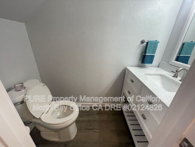 Building Photo - 210 Park Pl Dr