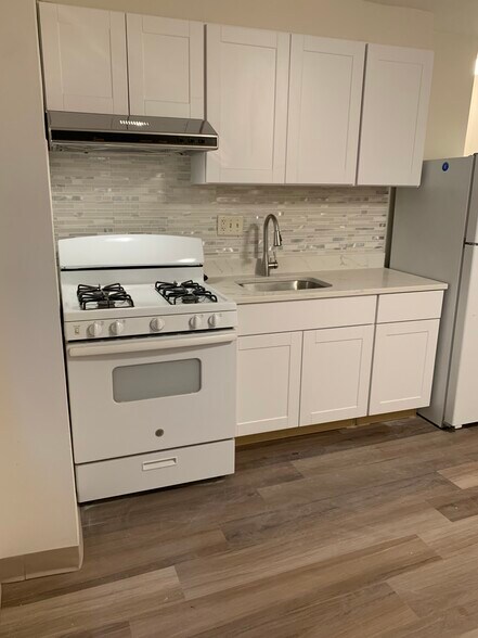 Building Photo - 65 Beach St