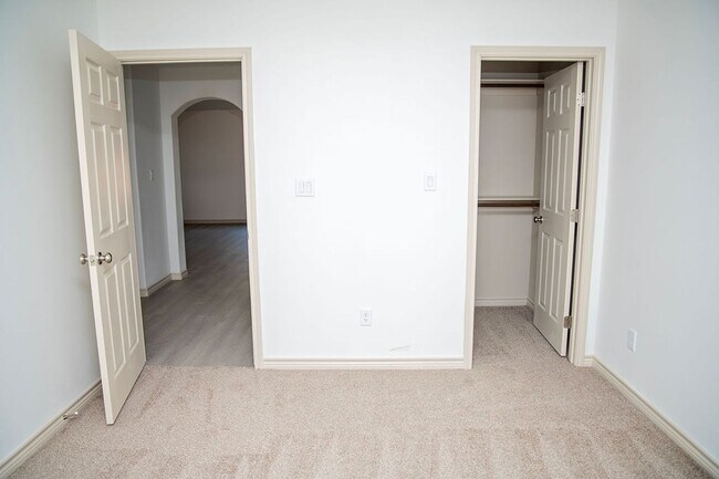 Building Photo - Fresh, Functional, and Move-In Ready | Sil...