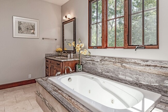 Building Photo - Elegant Mediterranean Home in Prime Menlo ...