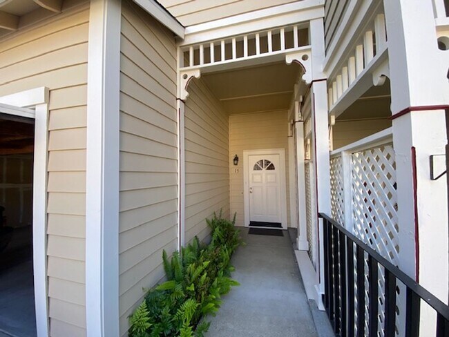 Building Photo - 15 Glen Lake Dr