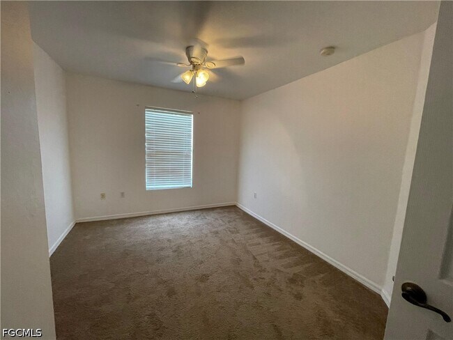 Building Photo - 3637 Pine Oak Cir