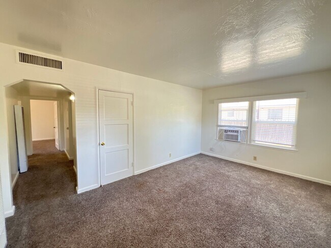 Building Photo - 2912 Sunset Ave