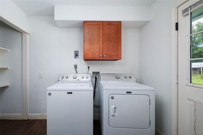 Building Photo - 12826 Hill Dr