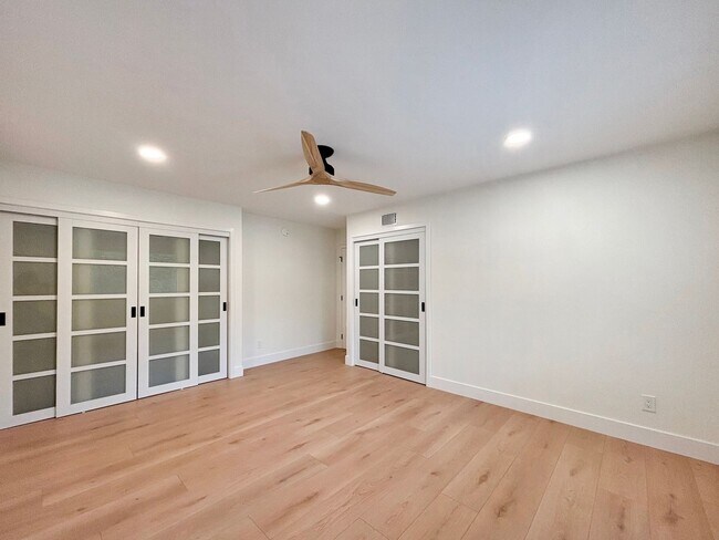 Building Photo - Beautifully Renovated 3BD/2.5BA House in L...