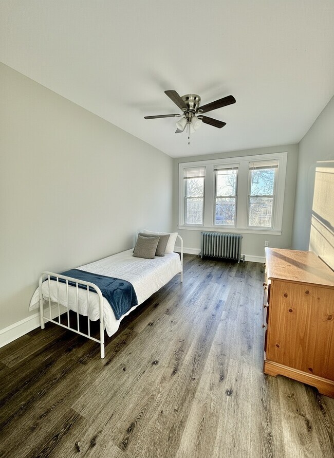 Building Photo - 5388 Hazelhurst St