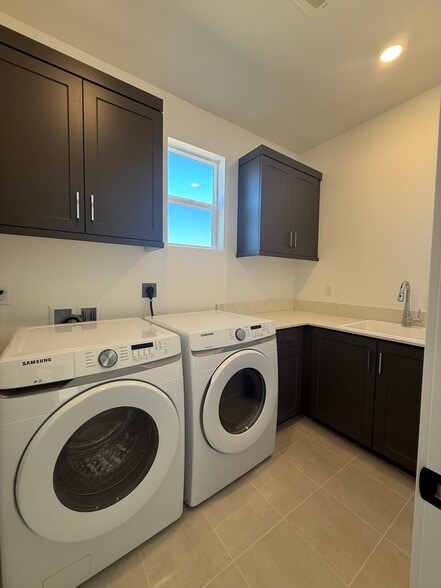 Building Photo - 424 Bunsen St